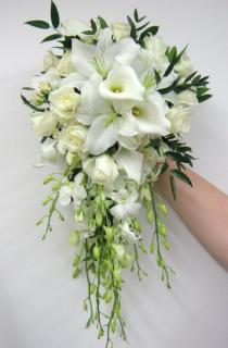 Just Lovely/Calla Lily,Lily,Roses,Dendrobium Orchids