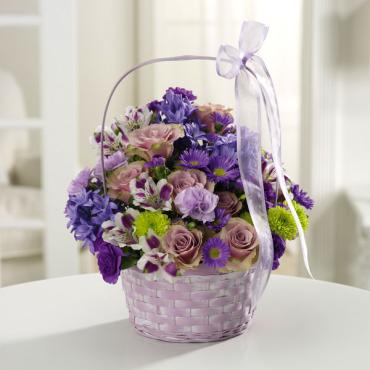 The Greeting Basket/Hydrenga,Roses,Alstro,Daisies,Buttons