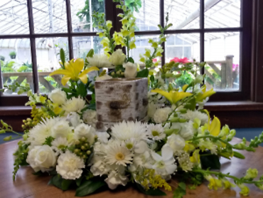 Urn Arrangement/Roses,Snaps,Lilies,Carns