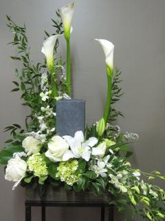 Urn Arrangement/Cali Lily,Orchid,Roses,Hydrangea
