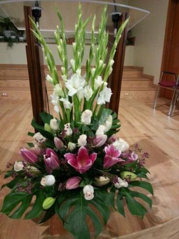 Funeral Basket/Glads,Lily,Roses,Wax
