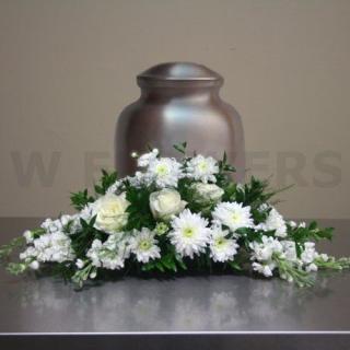 A Urn Arrangement/Cuchions,Stock,Roses