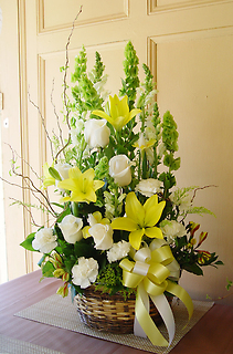 Flower Basket/Snaps,Roses,Lilies,Alstro,Carns,Bells