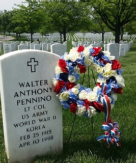 Patriotic Cemetery Flower/Silk,12\" Frame