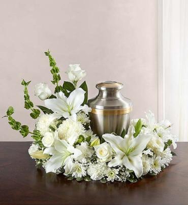 Urn Wreath/Roses,Lily,Carns,Bells Of Ireland