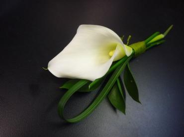 Boutonniere/Calla Lilly/Colors are Optional