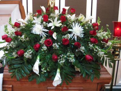 A Casket Spray/Roses,Lilly,Wax,Cali Lilly,Fuji