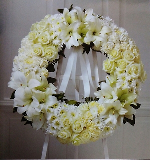 Heartfelt Wreath/Carns,Roses,Lillies,Poms