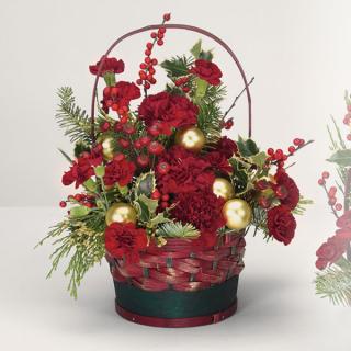 Large Yuletide Greetings Basket/Carns,Holly,Berries