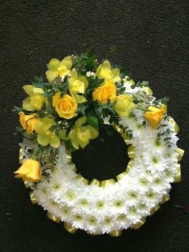 Wreath/Cushions,Roses,Orchids