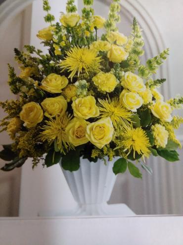 Sunshine Basket/Roses,Bells/Carns,Snaps,Chrysanthemums