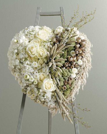 Heart/ Of White Roses,Stock,Carns and Dried Flowers/18\"