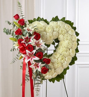 Heart Tribute/Mums,Roses,Lilies