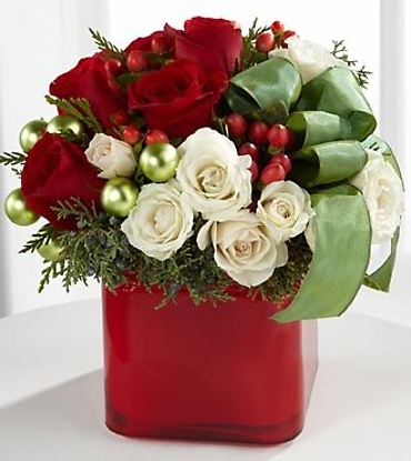 A Christmas Arrangement/Roses,Ornaments hypericum